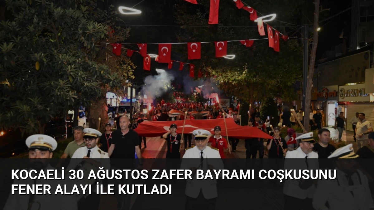 Kocaeli 30 Ağustos Zafer Bayramı coşkusunu Fener Alayı ile kutladı